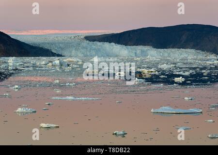 Grönland, Westküste, Diskobucht, quervain Bay, der Gletscher Eqip Sermia (eqi Gletscher) in der Abenddämmerung und die Eiskappe im Hintergrund Stockfoto