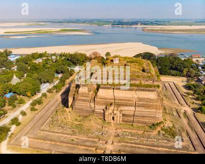 Myanmar (Burma), Sagaing Division, Mingun Stadt, Bodawpaya Pagode (Luftbild) Stockfoto