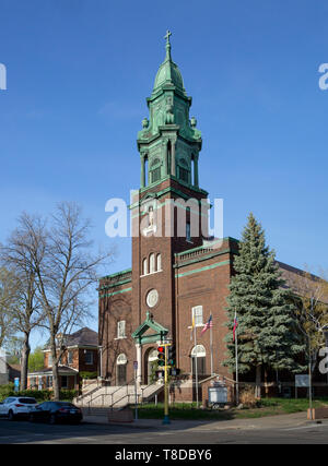 St. Cyrill und Methodius Katholische Kirche im Nordosten von Minneapolis, Minnesota - Die 1917 Backsteinkirche wurde von Victor Cordella in der Renaissance entwickelt Stockfoto