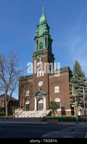 St. Cyrill und Methodius Katholische Kirche im Nordosten von Minneapolis, Minnesota - Die 1917 Backsteinkirche wurde von Victor Cordella in der Renaissance entwickelt Stockfoto