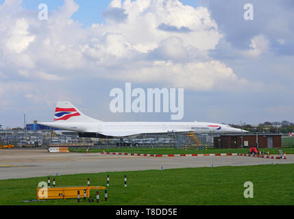 HEATHROW, ENGLAND-3 APR 2019 - ein pensionierter Überschalljet Concorde Flugzeug von British Airways (BA) ist in der ständigen Ausstellung im London Heathrow Int Stockfoto