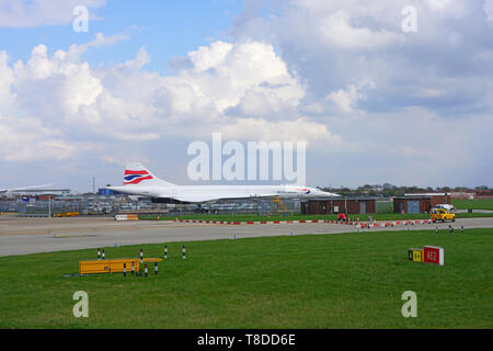 HEATHROW, ENGLAND-3 APR 2019 - ein pensionierter Überschalljet Concorde Flugzeug von British Airways (BA) ist in der ständigen Ausstellung im London Heathrow Int Stockfoto