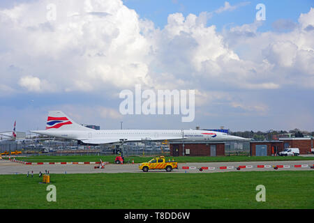 HEATHROW, ENGLAND-3 APR 2019 - ein pensionierter Überschalljet Concorde Flugzeug von British Airways (BA) ist in der ständigen Ausstellung im London Heathrow Int Stockfoto