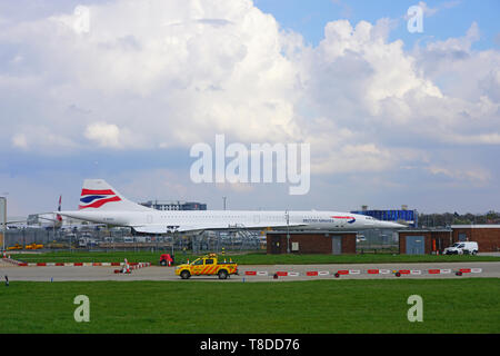 HEATHROW, ENGLAND-3 APR 2019 - ein pensionierter Überschalljet Concorde Flugzeug von British Airways (BA) ist in der ständigen Ausstellung im London Heathrow Int Stockfoto
