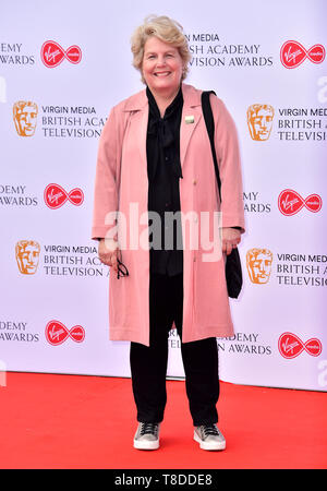 Sandi Toksvig Teilnahme an der Virgin Media BAFTA TV Award, in der Royal Festival Hall in London statt. Stockfoto