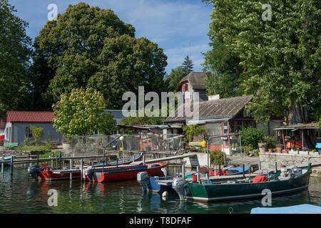 Schweiz, Kanton Waadt, lNyon der Fischerhafen und die Fischerhütten das ganze Jahr über bewohnt Stockfoto