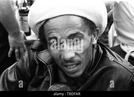 Amsterdam, Niederlande - 1. Januar: jamaikanische Reggae Musiker Bob Marley (1945-1981) auf eine Schifffahrt in Amsterdam, Niederlande, im Jahr 1976 gestellt. (Foto von Gijsbert Hanekroot) Stockfoto