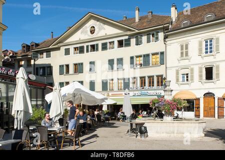 Schweiz, Kanton Waadt, Nyon, Terrasse des Hotel Le Rive in der Rue de Rive gegenüber der Anlegestelle Stockfoto