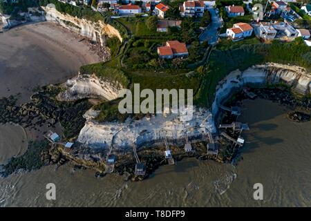 Frankreich, Poitou-Charentes, Saintonge, Côte de Beauté, Mündung der Gironde, Meschers-sur-Gironde, Klippen und Höhlen Wohnungen (Luftbild) (Luftbild) Stockfoto