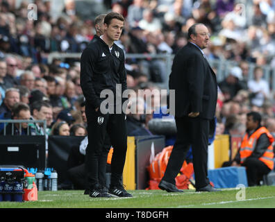 Fulham Manager Scott Parker (links) und Newcastle United manager Rafael Benitez (rechts) während der Premier League Spiel im Craven Cottage, London. Stockfoto