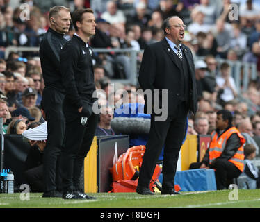 Fulham Manager Scott Parker (links) und Newcastle United manager Rafael Benitez (rechts) während der Premier League Spiel im Craven Cottage, London. Stockfoto