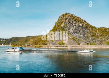 Schöne Aussicht von den berühmten Loreley-felsen entlang Rhein im Oberen Mittelrheintal im Frühjahr, Rheinland-Pfalz, Deutschland Stockfoto