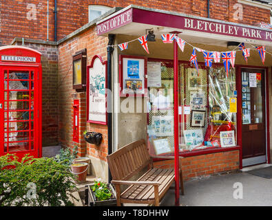 Post in Bletchley Park, sobald die top-secret home des Zweiten Weltkriegs Codebreakers, heute ein führender Erbe Attraktion Stockfoto