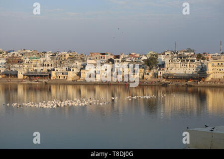 Skyline von Pushkar und erschrocken See - Sagar - Rajasthan Indien Stockfoto