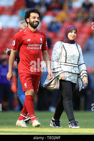 Liverpools Mohamed Salah mit Frau Sterndeuter nach der Premier League Match in Liverpool, Liverpool. Stockfoto