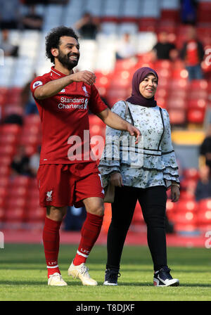 Liverpools Mohamed Salah mit Frau Sterndeuter nach der Premier League