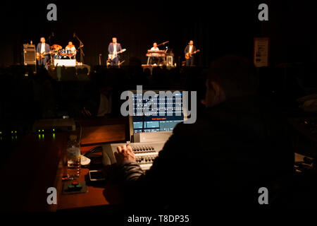 Kandis, Dänische Musik dansband. Pop Musik live Konzert, Provinz Malaga an der Costa del Sol. Andalusien, Süd Spanien Europa Stockfoto