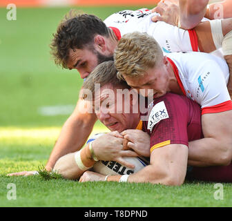 Huddersfield Riesen" Aaron Murphy ist während der Coral Challenge Cup match Am John Smith's Stadion, Huddersfield in Angriff genommen. Stockfoto