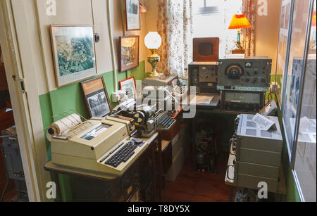 Diplomatische Wireless-Geräte in Hütte 1, Bletchley Park, sobald die top-secret home des Zweiten Weltkriegs Codebreakers, heute ein führender Erbe Attraktion Stockfoto