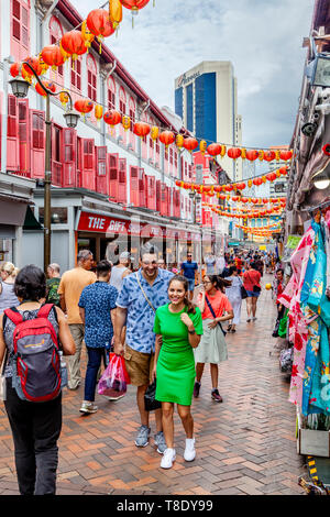 Touristen wandern in Chinatown, Singapur, Südostasien Stockfoto