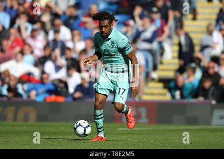 Burnley, Großbritannien. 12. Mai 2019. Alex Iwobi von Arsenal in Aktion. Premier League match, Burnley v Arsenal in Turf Moor in Burnley, Lancashire am Sonntag, den 12. Mai 2019. Dieses Bild dürfen nur für redaktionelle Zwecke verwendet werden. Nur die redaktionelle Nutzung, eine Lizenz für die gewerbliche Nutzung erforderlich. Keine Verwendung in Wetten, Spiele oder einer einzelnen Verein/Liga/player Publikationen. Credit: Andrew Orchard sport Fotografie/Alamy leben Nachrichten Stockfoto