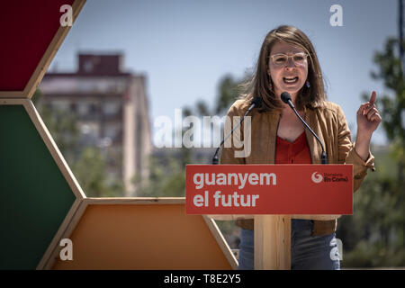 Barcelona, Katalonien, Spanien. 12. Mai 2019. Janet Sanz, aktuelle Stadtrat und Kandidat wird beobachtet, als er während der Zeremonie von Ada Colau Kampagne für die kommunalen 26 M. der Bürgermeister von Barcelona Ada Colau, Leiter der Liste, von yayo Herrero, Eloi Badia und Janet Sanz begleitet, die zukünftige Politik vorgelegt haben das Klima Notstand bei der kürzlich eingeweihte Les Glories Park während der Kommunalwahlen Kampagne zu Gesicht. Credit: Paco Freire/SOPA Images/ZUMA Draht/Alamy leben Nachrichten Stockfoto