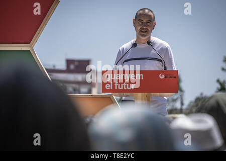 Barcelona, Katalonien, Spanien. 12. Mai 2019. Eloi Badia, aktuelle Ratsmitglied und Kandidaten sprechen während der Zeremonie der Ada Colau Kampagne für die kommunalen 26 M. der Bürgermeister von Barcelona Ada Colau, Leiter der Liste gesehen, begleitet von yayo Herrero, Eloi Badia und Janet Sanz, haben die zukünftige Politik das Klima Notstand bei der kürzlich eingeweihte Les Glories Park zu Gesicht während der Kommunalwahlen Kampagne vorgestellt. Credit: Paco Freire/SOPA Images/ZUMA Draht/Alamy leben Nachrichten Stockfoto