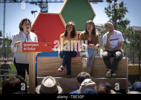 Barcelona, Katalonien, Spanien. 12. Mai 2019. Ada Colau, aktuelle Bürgermeister und 26 M kommunale Kandidaten für Barcelona in ComÃº (BeC) wird beobachtet, als er während der Zeremonie. Der Bürgermeister von Barcelona Ada Colau, Leiter der Liste, begleitet von yayo Herrero, Eloi Badia und Janet Sanz, die zukünftige Politik vorgelegt haben das Klima Notstand bei der kürzlich eingeweihte Les Glories Park während der Kommunalwahlen Kampagne zu Gesicht. Credit: Paco Freire/SOPA Images/ZUMA Draht/Alamy leben Nachrichten Stockfoto