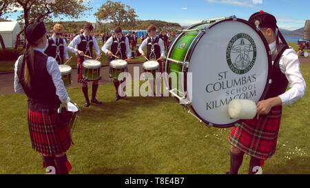 Gourock, Schottland, UK, 12. Mai, 2019, UK Wetter. Sonnige scorcher ein Tag für die ersten Highland Games des Jahres als Menschen die Sonne in Plaid genießen. Kredit Gerard Fähre / alamy Leben Nachrichten Stockfoto