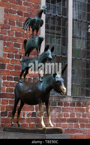 Bremen, Deutschland. 10. Mai, 2019. Die Bremer Stadtmusikanten stehen hinter dem Rathaus. Am 26. Mai, die Wahlen der Bürger wird in der kleinste Bundesland Deutschlands parallel zu den Wahlen zum Europäischen Parlament statt. (Dpa Thema Paket für 13.05.2019) Credit: Carmen Jaspersen/dpa/Alamy leben Nachrichten Stockfoto