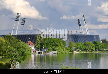 Bremen, Deutschland. 10. Mai, 2019. Wolken ziehen über das Weserstadion. Am 26. Mai, die Wahlen der Bürger wird in der kleinste Bundesland Deutschlands parallel zu den Wahlen zum Europäischen Parlament statt. (Dpa Thema Paket für 13.05.2019) Credit: Carmen Jaspersen/dpa/Alamy leben Nachrichten Stockfoto