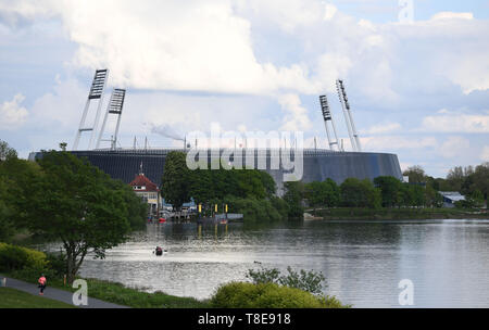 Bremen, Deutschland. 10. Mai, 2019. Wolken ziehen über das Weserstadion. Am 26. Mai, die Wahlen der Bürger wird in der kleinste Bundesland Deutschlands parallel zu den Wahlen zum Europäischen Parlament statt. (Dpa Thema Paket für 13.05.2019) Credit: Carmen Jaspersen/dpa/Alamy leben Nachrichten Stockfoto