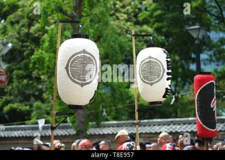 Mai 12, 2019, Tokio, Japan: Die 2019 Kanda Matsuri (traditionelle Festival) in Tokio, Japan. Die Kanda Matsuri ist einer der drei bekanntesten Shintō-Festivals in Tokio, zusammen mit Sanno Matsuri und der Fukugawa Matsuri. Das Festival begann im frühen 17. Jahrhundert als Feier der entscheidende Sieg der Tokugawa Ieyasu in der Schlacht von Sekigahara und wurde als Anzeige der Wohlstand des Tokugawa Shogunats während der Edo Periode fortgesetzt. Quelle: Michael Steinebach/LBA/Alamy leben Nachrichten Stockfoto