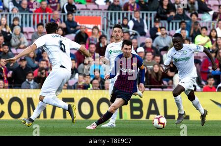 Barcelona, Spanien. 12. Mai 2019. Barcelonas Lionel Messi (2. L) konkurriert während der spanischen Liga Match zwischen dem FC Barcelona und Getafe in Barcelona, Spanien, am 12. Mai 2019. FC Barcelona gewann 2-0. Credit: Joan Gosa/Xinhua/Alamy leben Nachrichten Stockfoto