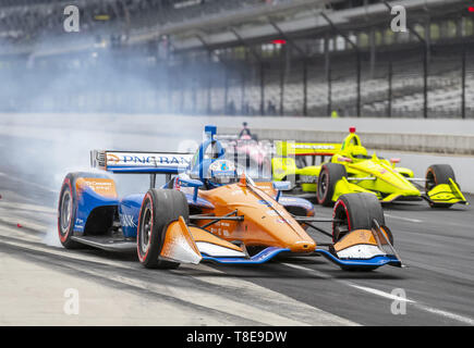 Indianapolis, Indiana, USA. 11. Mai, 2019. SCOTT DIXON (9) Neuseeland bringt sein Auto in die Werkstatt während der IndyCar Grand Prix von Indianapolis Indianapolis Motor Speedway in Indianapolis, Indiana. (Bild: © Walter G Arce Sr Asp Inc/ASP) Stockfoto