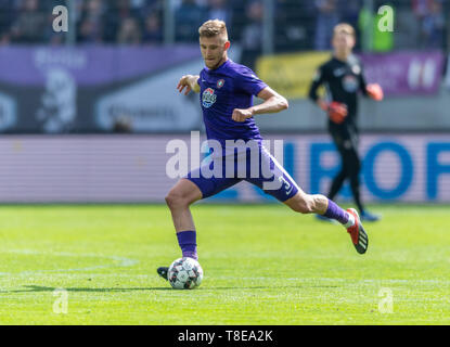 Aue, Deutschland. 12. Mai 2019. 2. Fussball Bundesliga, Erzgebirge Aue - SpVgg Greuther Fürth, 33. Spieltag in der Sparkassen-Erzgebirgsstadion. Aues Jan Kral am Ball. Credit: Robert Michael/dpa-Zentralbild/dpa - Verwenden Sie nur nach vertraglicher Vereinbarung/dpa/Alamy leben Nachrichten Stockfoto