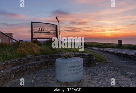 Alten Kopf von Kinsale, Cork, Irland. 13. Mai, 2019. Eine Picture-Perf Skulptur der Liner Lusitania, die im Memorial Garden an der alten Kopf von Kinsale installiert wurde. Der Liner wurde von einem deutschen U-Boot am 7. Mai 1915 gesunken etwa 11 Meilen vor der Küste von Cork mit dem Verlust von 1193 leben. Stockfoto