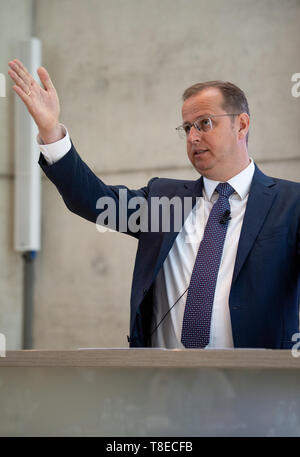 Stuttgart, Deutschland. 13. Mai, 2019. Jörg Stratmann, Geschäftsführer der Mahle GmbH, spricht auf der Bilanzpressekonferenz der Automobilzulieferer Mahle. Credit: Fabian Sommer/dpa/Alamy leben Nachrichten Stockfoto