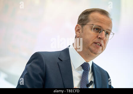 Stuttgart, Deutschland. 13. Mai, 2019. Jörg Stratmann, Geschäftsführer der Mahle GmbH, spricht auf der Bilanzpressekonferenz der Automobilzulieferer Mahle. Credit: Fabian Sommer/dpa/Alamy leben Nachrichten Stockfoto