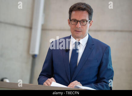 Stuttgart, Deutschland. 13. Mai, 2019. Michael Frick, Mitglied der Geschäftsführung der Mahle GmbH, spricht auf der Bilanzpressekonferenz der Automobilzulieferer Mahle. Credit: Fabian Sommer/dpa/Alamy leben Nachrichten Stockfoto