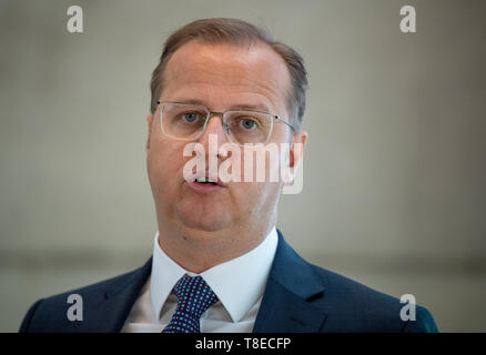 Stuttgart, Deutschland. 13. Mai, 2019. Jörg Stratmann, Geschäftsführer der Mahle GmbH, spricht auf der Bilanzpressekonferenz der Automobilzulieferer Mahle. Credit: Fabian Sommer/dpa/Alamy leben Nachrichten Stockfoto