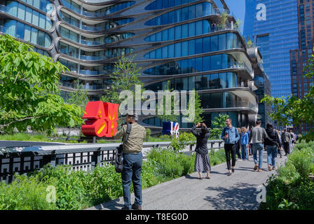 Die High Line, städtischen Park saniert Von einem verlassenen erhöhten Schiene Linie in Chelsea, Manhattan, New York City, NY/USA Stockfoto