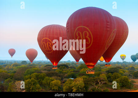 Hot Air Balloon in Bagan (Myanmar) Stockfoto