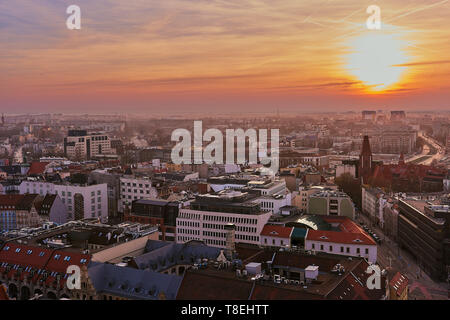 Schöne, bunte Sonnenuntergang über Breslau Luftaufnahme Stockfoto