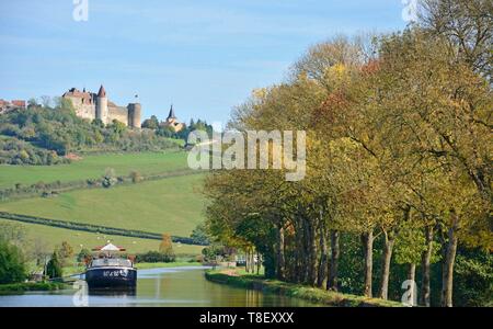 Frankreich, Cote d'Or, Lastkähne zur Bank von Canal de Bourgogne, Chateauneuf gebunden en Auxois Stockfoto