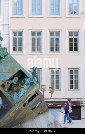 Frankreich, Rhone, Lyon, Place Louis Pradel (1.Bezirk), Skulptur Pyramide der Geschichte von Lyon von der französischen Künstlers Ipousteguy Stockfoto