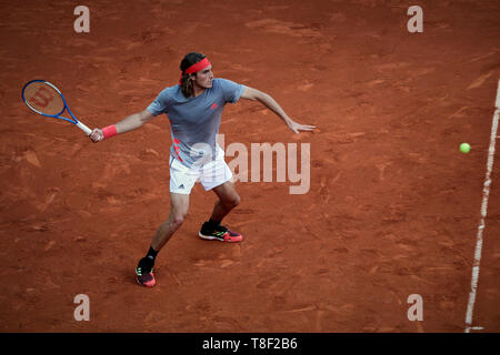 Stefanos Tsitsipas aus Griechenland in Aktion während der Mutua Madrid Open Masters Finale gegen Novak Djokovic aus Serbien gesehen am Tag acht bei Caja Magica in Madrid. Novak Djokovic schlägt Stefanos Tsitsipas. Stockfoto