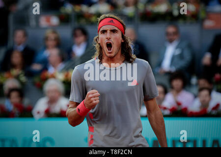 Stefanos Tsitsipas von Griechenland gesehen Reagieren während der Mutua Madrid Open Masters Finale gegen Novak Djokovic aus Serbien am Tag acht bei Caja Magica in Madrid. Novak Djokovic schlägt Stefanos Tsitsipas. Stockfoto