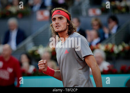 Stefanos Tsitsipas von Griechenland gesehen Reagieren während der Mutua Madrid Open Masters Finale gegen Novak Djokovic aus Serbien am Tag acht bei Caja Magica in Madrid. Novak Djokovic schlägt Stefanos Tsitsipas. Stockfoto