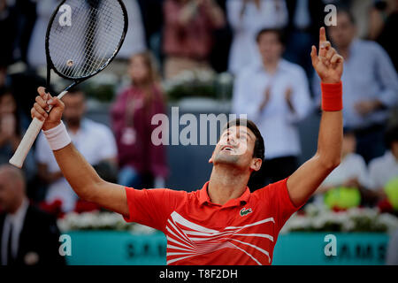 Novak Djokovic aus Serbien gesehen, während der Mutua Madrid Open Masters Finale gegen Stefanos Tsitsipas aus Griechenland reagieren auf Tag acht bei Caja Magica in Madrid. Novak Djokovic schlägt Stefanos Tsitsipas. Stockfoto